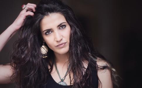 "Fimmana de mare": il nuovo singolo e videoclip di Rachele Andrioli anticipa l'uscita del cd Leuca (FinisTerre / Puglia Sounds)