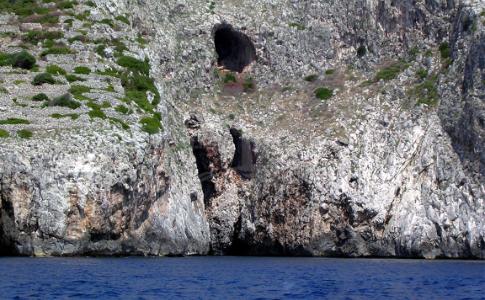 Grotte dell'Ortocupo e del Soffio - La costa a levante di Leuca