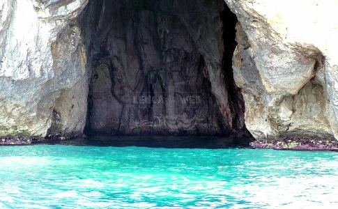 Grotta Le Verdusedde - Itinerario lungo la costa di levante di Leuca