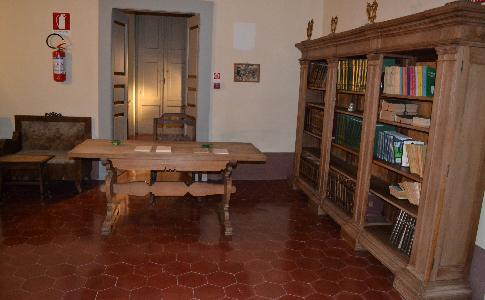 Palazzo Comi a Lucugnano - Al via i lavori di manutenzione straordinaria dell’edificio e interventi per la tutela della mobilia originale, dei libri e degli arazzi