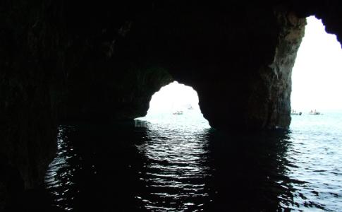 Grotte di ponente: lungo la costa ionica, fino alla grotta del Drago