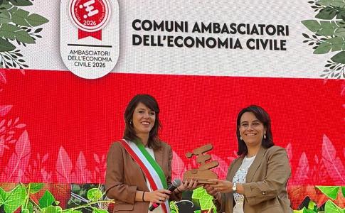 Melpignano ha ricevuto a Firenze il premio Ambasciatore dell'Economia Civile 2026 _ nell'ambito del Festival Nazionale dell'Economia Civile