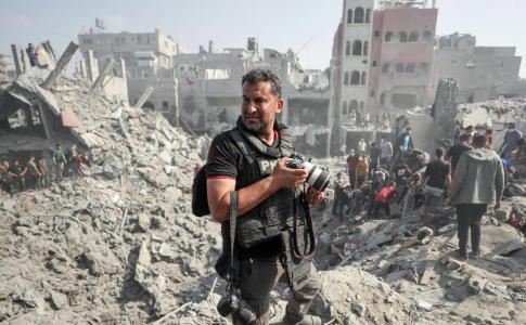 Mercoledì 14 ottobre | LECCE | I giornalisti protagonisti di Inside Gaza, Riccardo Falcinelli e Alberto Pellai per l'anteprima di Conversazioni sul futuro