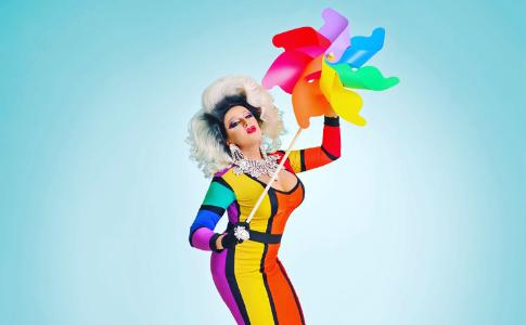 Sabato 10 e domenica 11 ottobre, a Specchia, torna Discorsi Mediterranei sui diritti della comunità LGBTQIA+ e sui meccanismi dell’oppressione, dal Salento allo spazio euro-mediterraneo.