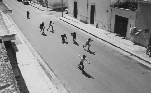 Venerdì 2 ottobre | CUTROFIANO (LE) | Al via la mostra "La memoria dei segni: Cutrofiano e la provincia di Lecce nelle fotografie di Donato De Donatis (1975–1987)"